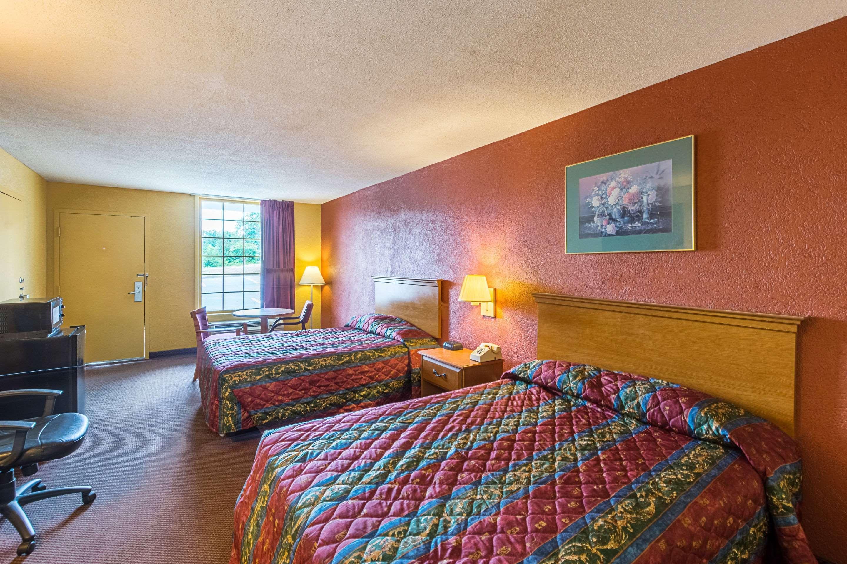 Orangeburg Inn & Suites Exterior photo