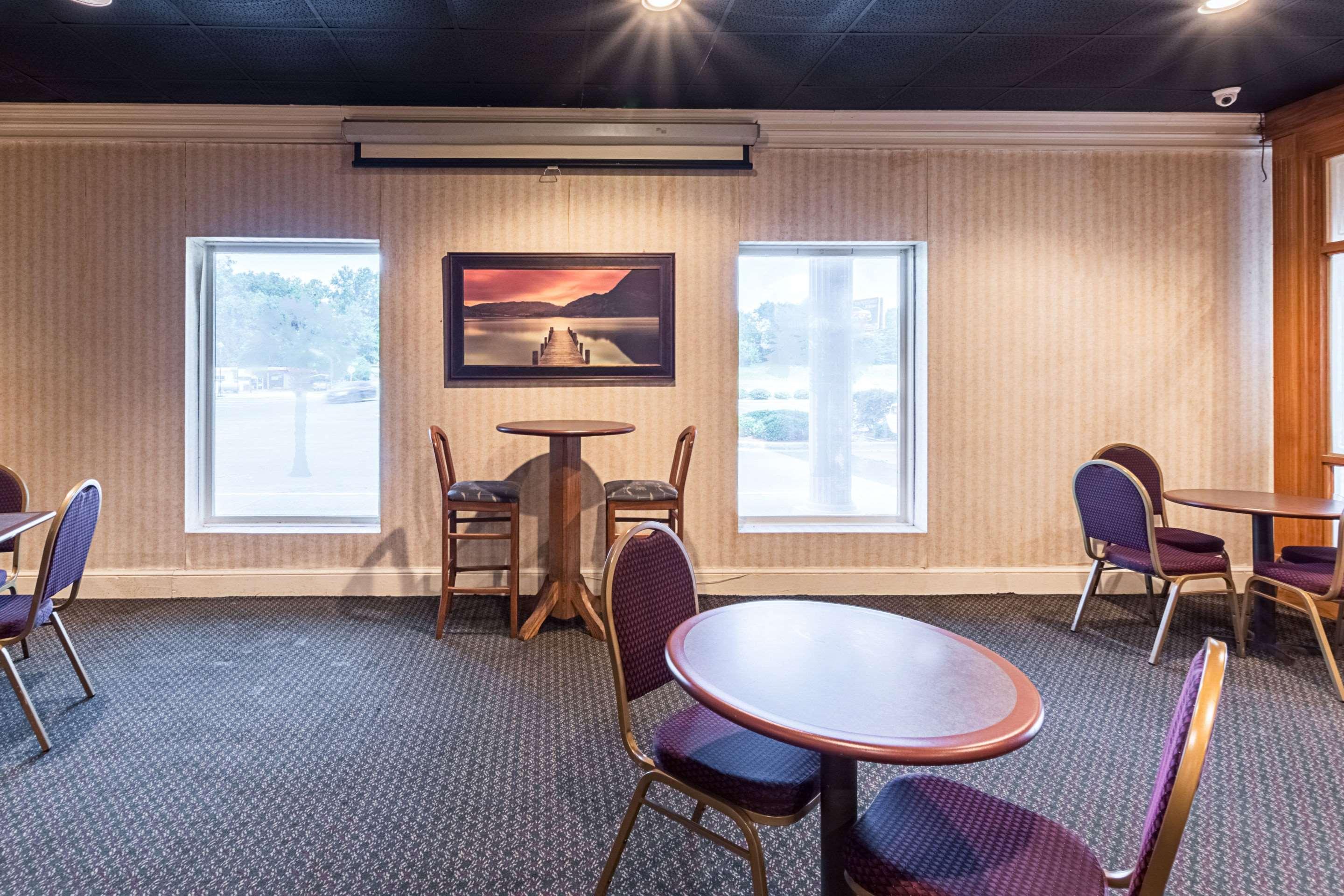 Orangeburg Inn & Suites Exterior photo