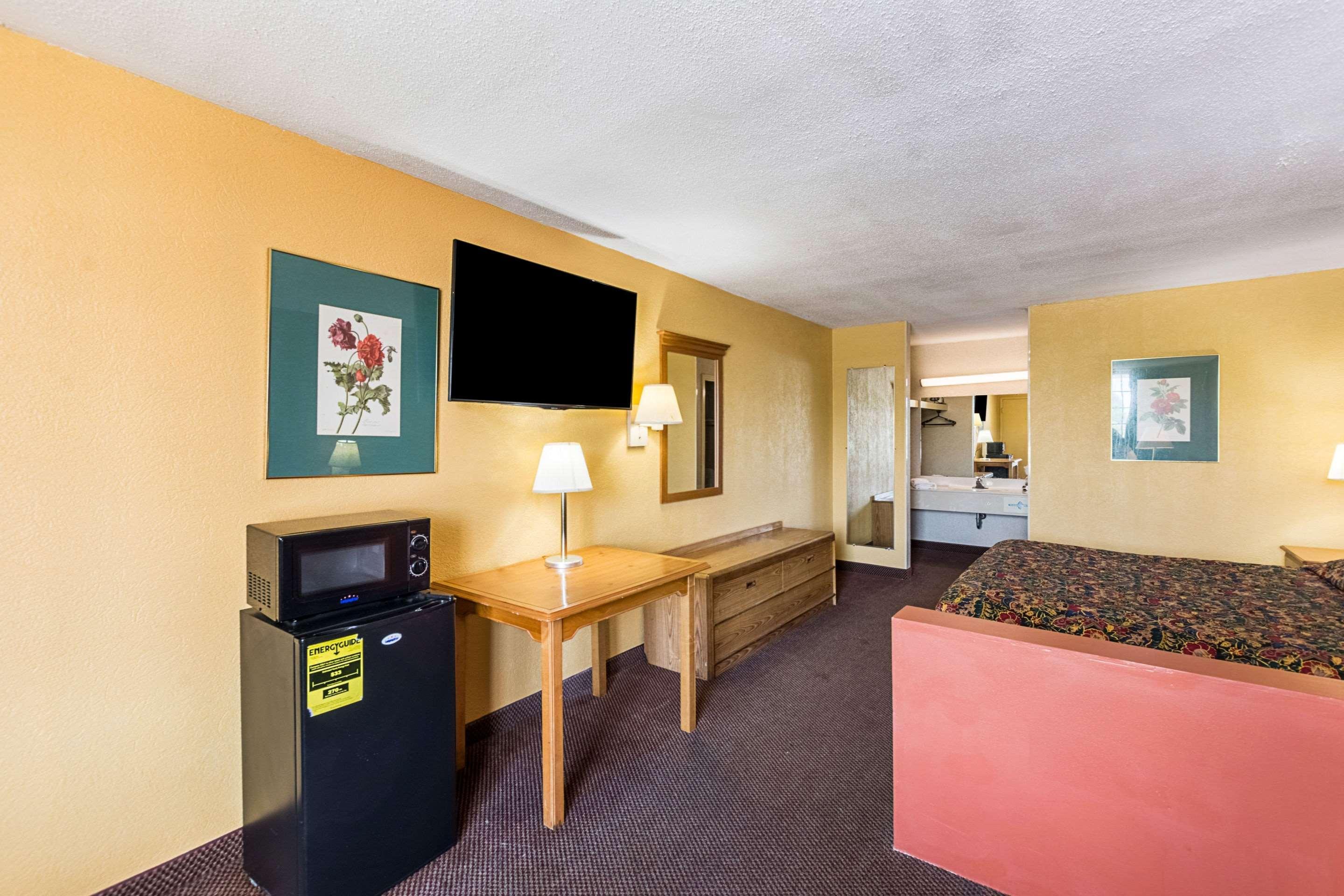 Orangeburg Inn & Suites Exterior photo